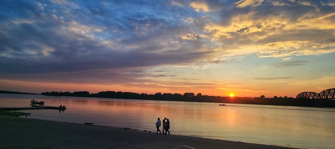 salina_mills's tweet image. What was going on is totally different than what this pic shows! Every picture has a story!  Share with me your thoughts or your story of what you see? #sharewithme #sunset #photographer #photooftheday #thoughts #storytime