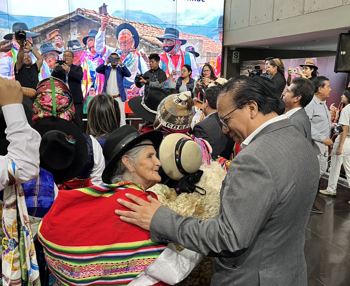 RobertoSanchP's tweet photo. #Ahora | En el reconocimiento como Patrimonio Cultural de la Nación a la Huaylía del distrito de San Antonio, provincia de Grau - Apurimac, por constituir una expresión de identidad y cultura. https://t.co/0MusXQY9hS