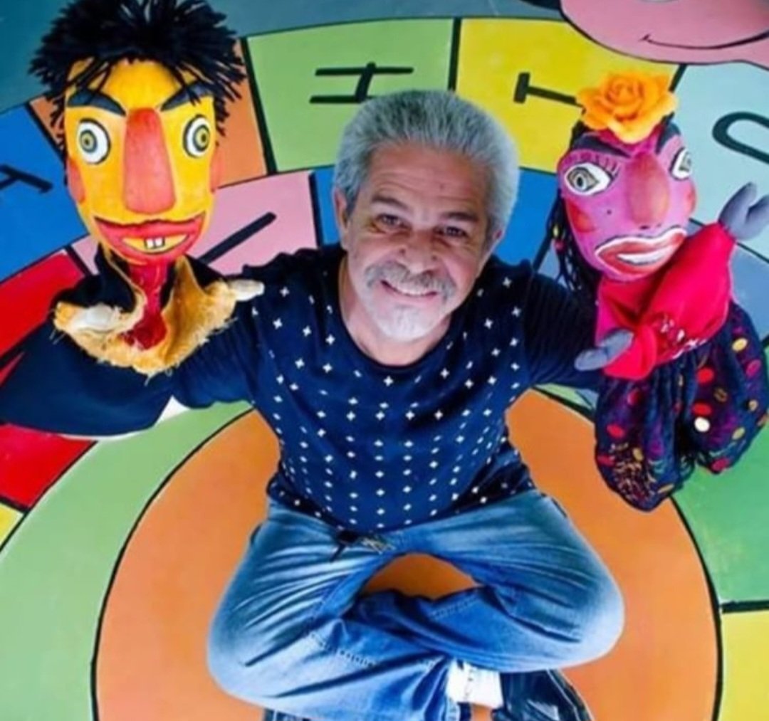 wedsoncastrojor's tweet photo. A cultura popular perde com a passagem do Guiga. O Mestre dos bonecos, diretor de teatro, chefe e amante da arte se vai cedo demais. #VaEmPaz. https://t.co/BhyxkBaHLy