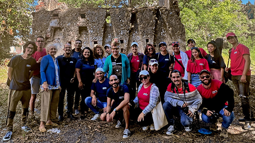 ahsjovenescuba's tweet photo. 😜Lxs jóvenes avileños van a tirar la casa por la ventana.
😎Para este verano tienen preparada una programación que te hará olvidar el calor.
👇 Descárgale a la alegría de este piquete.
https://t.co/VGihQ93P2Q
#AHS #ArteJoven #ÚneteAlReto https://t.co/qpx1OLYPPK