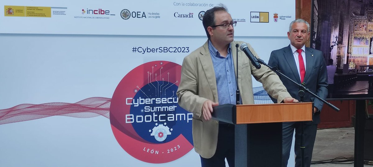 OEA_Cyber's tweet image. Disfrutando de la jornada de bienvenida y networking en el Palacio de Los Guzmanes de León 🇪🇸. A los estudiantes, ponentes y expertos les esperan dos intensas semanas de formación y debate sobre #Ciberseguridad en #CyberSBC2023 👩‍💻🧑‍💻