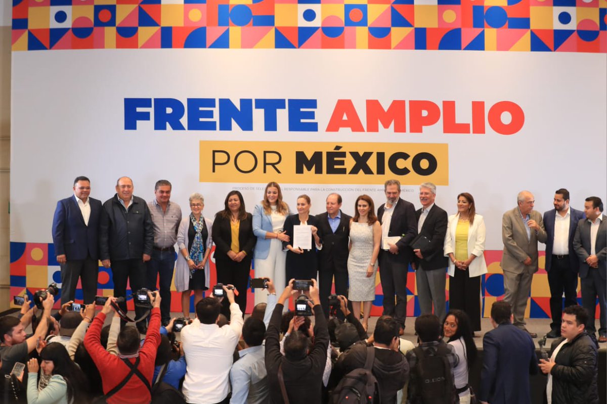 PRI_Nacional's tweet photo. De manera clara y transparente, el Comité Organizador presentó los requisitos y el procedimiento para seleccionar al responsable de construir el #FrenteAmplioPorMéxico.

¡Este proyecto se construye en unidad junto a las y los ciudadanos! https://t.co/tUTvx911HB
