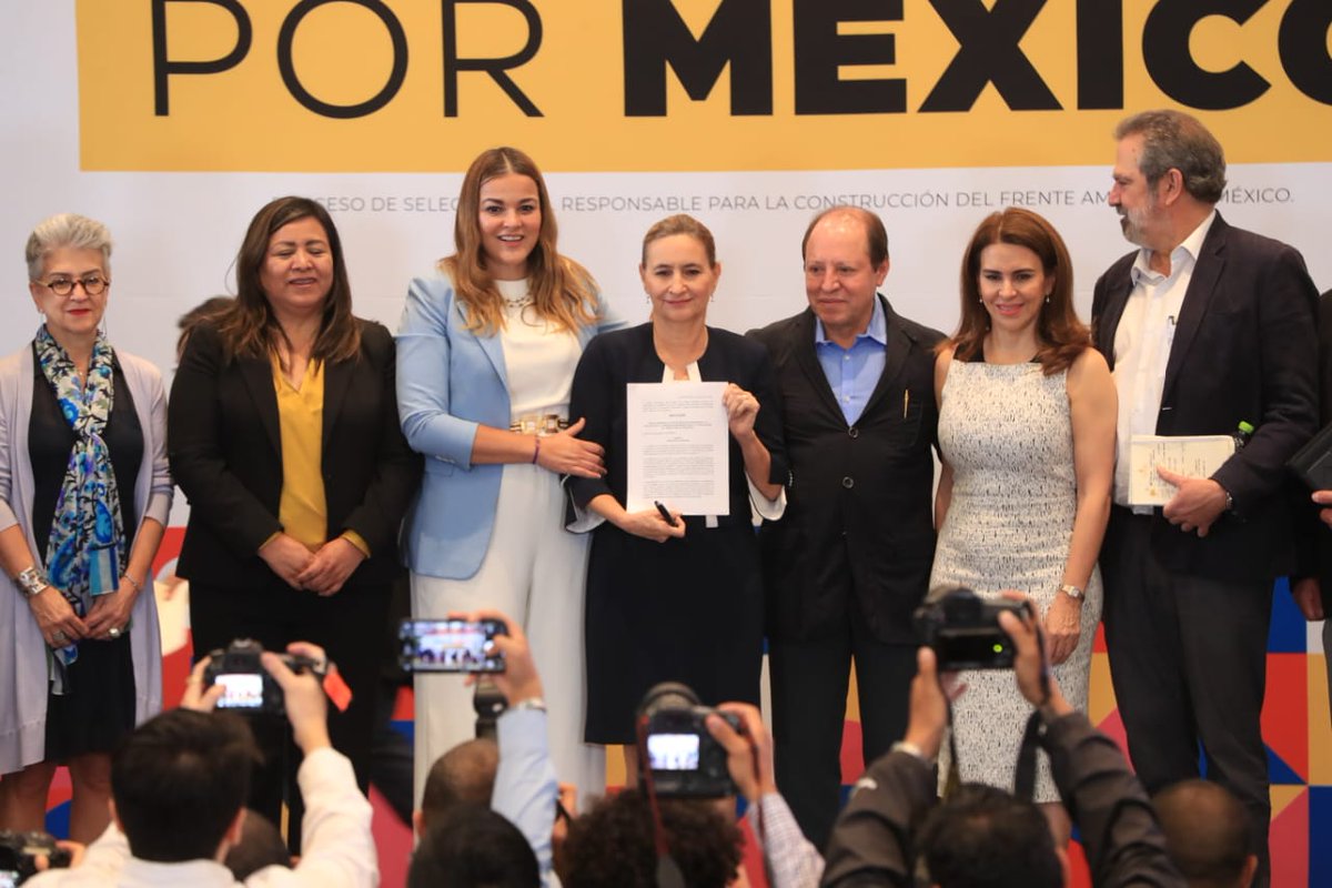 PRI_Nacional's tweet photo. De manera clara y transparente, el Comité Organizador presentó los requisitos y el procedimiento para seleccionar al responsable de construir el #FrenteAmplioPorMéxico.

¡Este proyecto se construye en unidad junto a las y los ciudadanos! https://t.co/tUTvx911HB