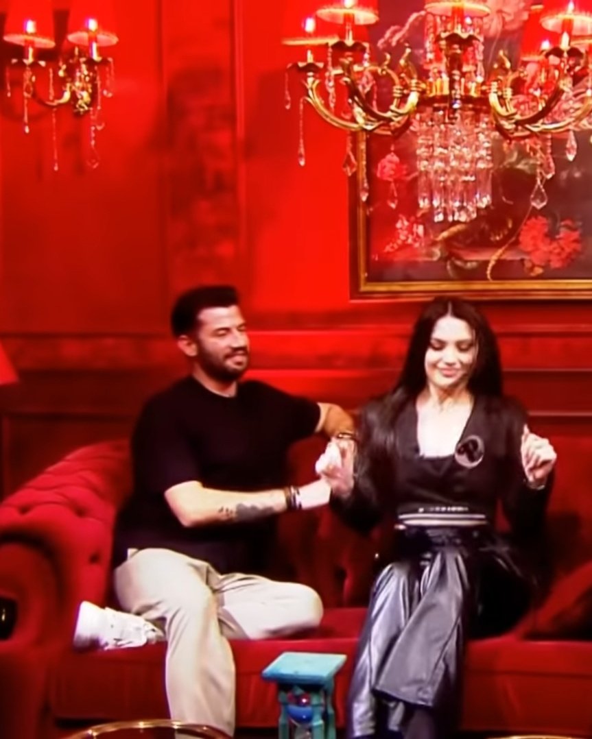 Milenyaedits's tweet photo. #elzan kırmızı odası ✨ https://t.co/DIGOGyyLiU