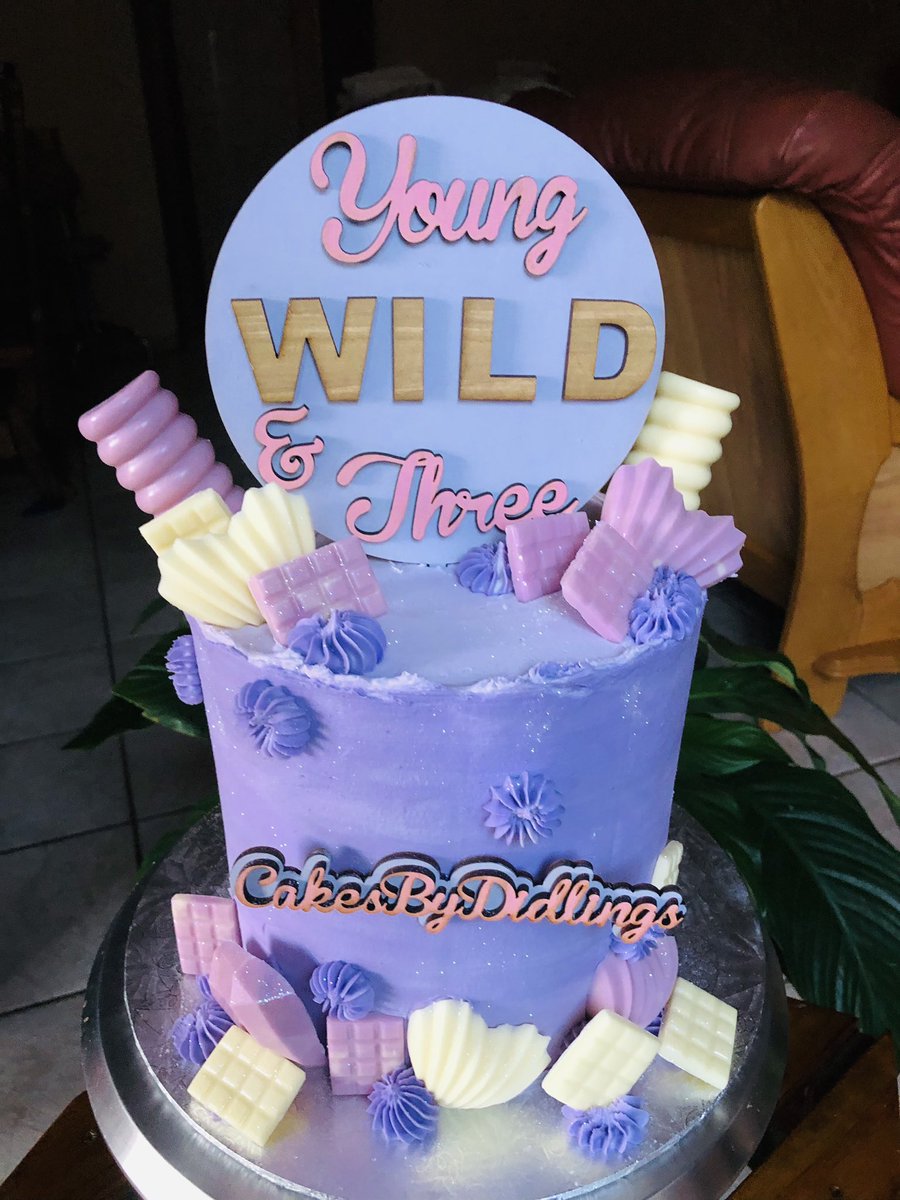 lights_di's tweet image. Still here to make your cake dreams come true. #StillWithYou #GirlTalkZA #lineart #JoburgsFinest