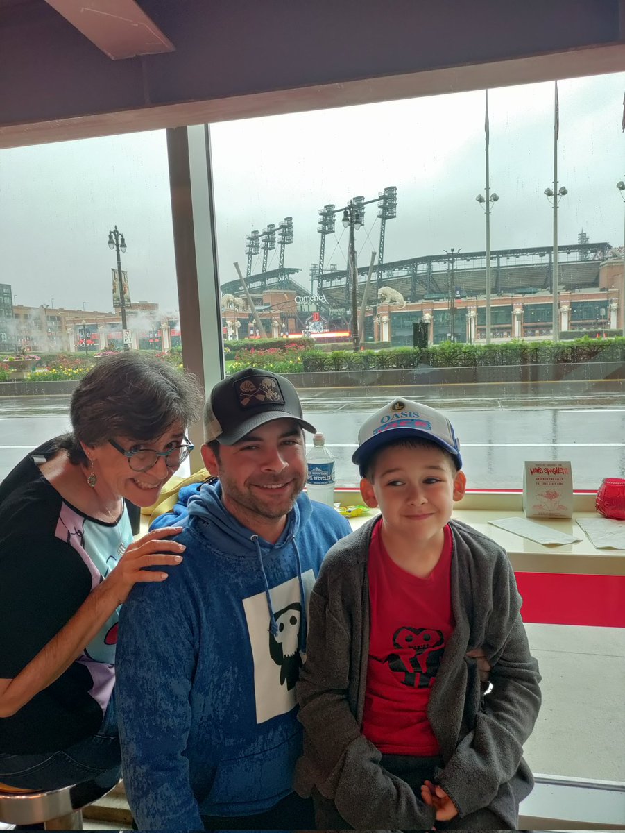 We had such a great time with our family this weekend! Thank you Grandma Tina and Uncle Sam for making #NFTDET weekend so special! Have safe flights home! We'll miss you!✈️❤️