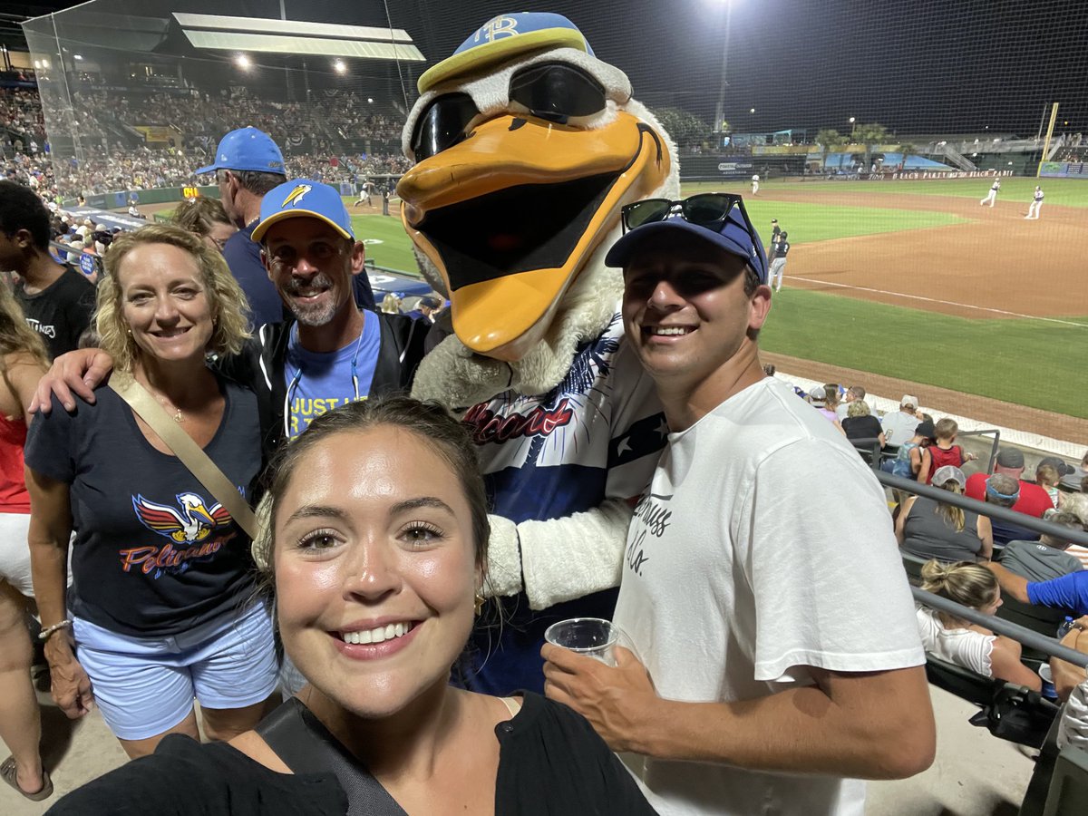 2YNOT26's tweet photo. Great night watching the ⁦@Pelicanbaseball⁩ 💥#FromTheBeachToTheBigs  @c_hernandez_15 ⁦@jackson54092679⁩ ⁦@CubsOnDeckPod⁩ ⁦@corey_cubs⁩ https://t.co/QCvoBvM9Kg