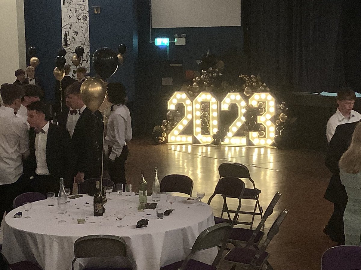 Louise Simpson tweet media