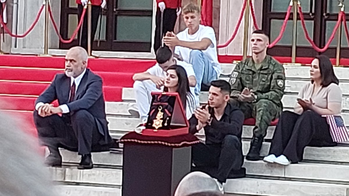 GalitPeleg's tweet image. Tonight in #Tirana #POTUS42, Bill Clinton, received the highest medal of Albania by PM @ediramaal, for liberating #Kosovo. 
A group of young ppl named after Clinton as a token of gratitude, joined the ceremony. Great man. Great moment. Albania remembers