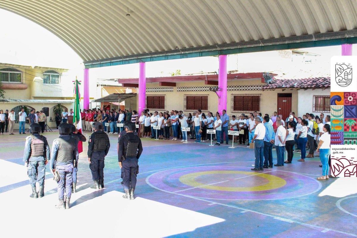 En la mañana de hoy se llevó a cabo el acto cívico de homenaje a la bandera mexicana 🇲🇽, correspondiente al mes de julio. Contamos con la presencia de diversas áreas del H. Ayuntamiento Municipal. #CoyucaNosUne