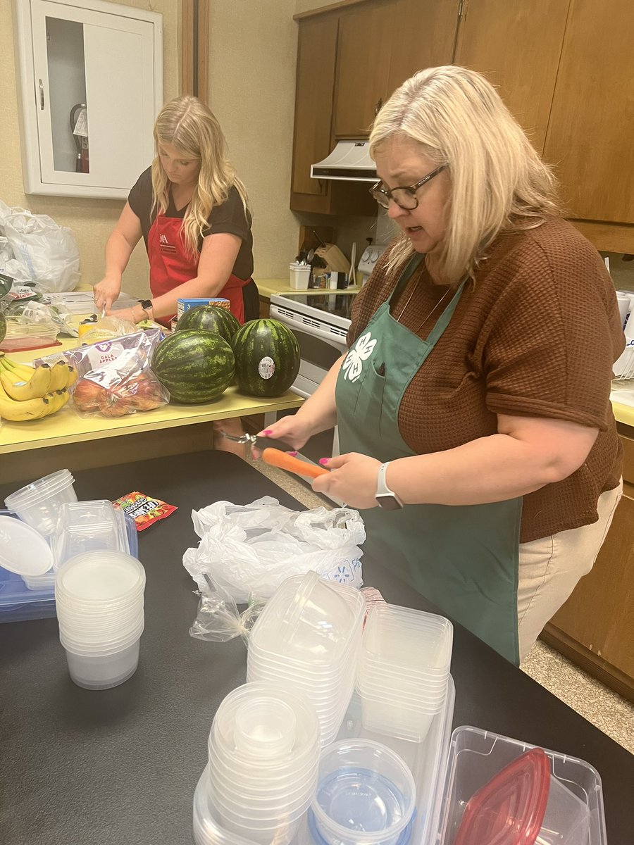 CountyUaex's tweet photo. We’re slicing and dicing as we get ready for the 4-H Farm to Table Day Camp here at the Lonoke County Extension Office https://t.co/nX3mn1lnUK