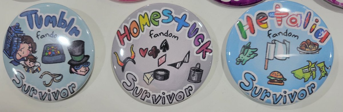 SinclairityK's tweet photo. Got a few new buttons too >:3 #MonsterHigh https://t.co/xv0BqCDo3j