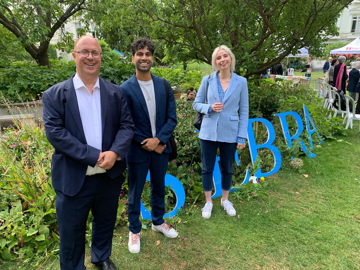 A lovely evening spent with Lancaster Gate residents and friends at the annual SEBRA Garden Party 🌸🍷🍔