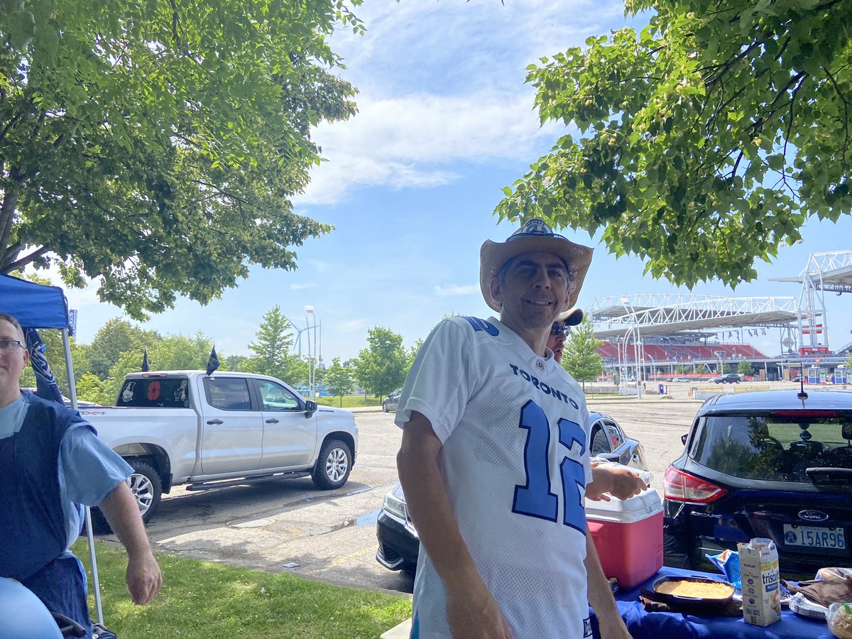 CoadyMichele74's tweet photo. #Argostailgate #LetsSmokeEmLions It’s a great day for what’s going to be a great game! https://t.co/HDmi4sxjOn
