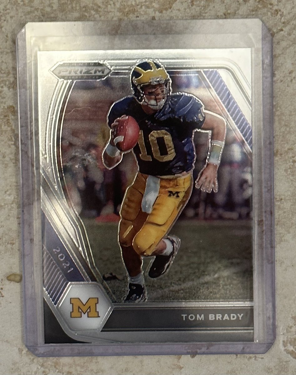 SamChapman25's tweet photo. ‼️GIVEAWAY TIME‼️
Tom Brady 2021 Panini card Michigan uniform! 

To enter- 
1-Retweet post! 
2-Like Post! 
3- comment favorite college team! 
🔴Winner announced July 7th!🔴 https://t.co/kgviNME57W
