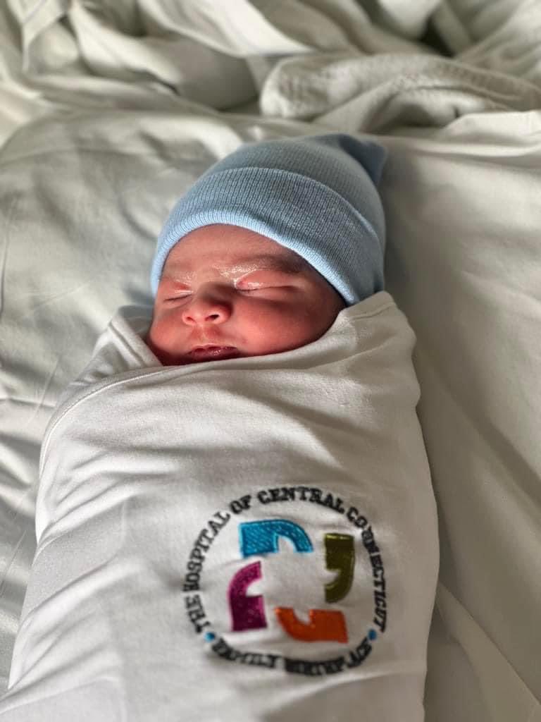 Hartford HealthCare celebrates 1st baby born under CT Baby Bonds Program. Little Nolan Osorio Ramirez arrived on July 1, 1:25 pm, weighing 7lbs. 13.6oz. Connecticut leads the way by investing $3,200 for every HUSKY-covered birth. A bright future awaits! #BabyBonds