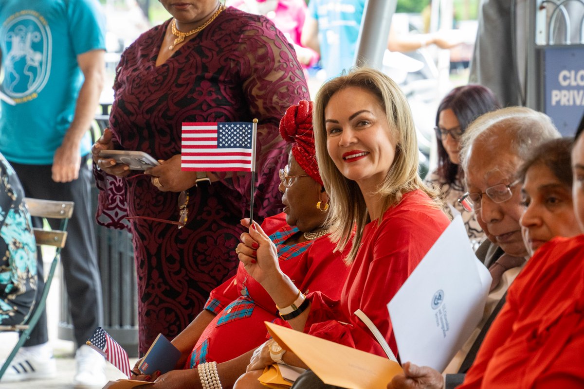 JFCSPgh's tweet image. In celebration of Independence Day tomorrow, help us welcome Pittsburgh's newest US citizens! We're so thankful for all who had a chance to witness and celebrate the Citizenship Ceremony with us on World Refugee Day. Have a safe and happy 4th of July! Photos by Hongsar Nyi Mhan