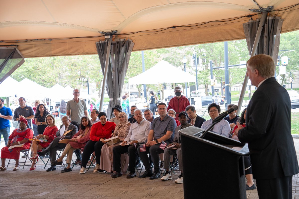 JFCSPgh's tweet image. In celebration of Independence Day tomorrow, help us welcome Pittsburgh's newest US citizens! We're so thankful for all who had a chance to witness and celebrate the Citizenship Ceremony with us on World Refugee Day. Have a safe and happy 4th of July! Photos by Hongsar Nyi Mhan
