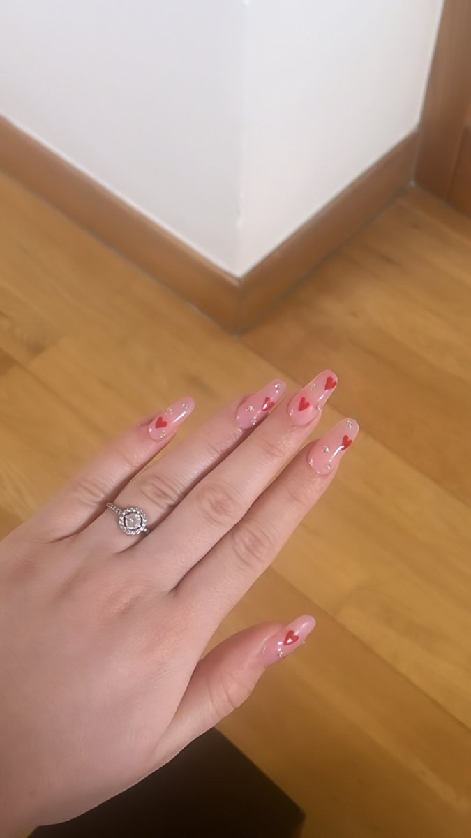 Princessleiila's tweet photo. mmh il sont trop beau mes ongles haha https://t.co/2aK5yT7nwR