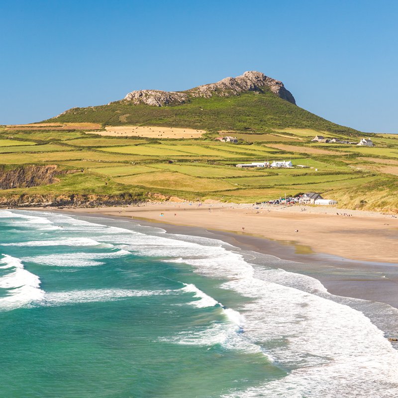 Bellach mae gennym ni gadair olwyn traeth i oedolion ar gael ar Draeth Mawr, Trefdraeth a gynhelir gan 'Caffi Mawr', a chadair olwyn traeth i oedolion a ffrâm gerdded ar gael ym Mhorth Mawr ddiolch i'r Clwb Achub Bywyd Syrffio. I ddarganfod mwy/i archebu: beachwheelchairs.simplybook.it