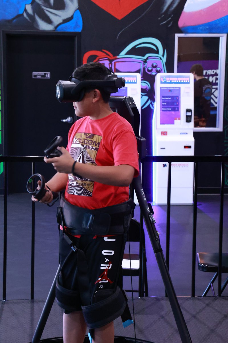 Brokencontrolvr's tweet photo. NOW OPEN! Come hang out with us at The Broke Controller VR Experience! 

#fresno #fresnoca #fresnostate
#campuspointe #vr #vrarcade https://t.co/V4fSDucFY4