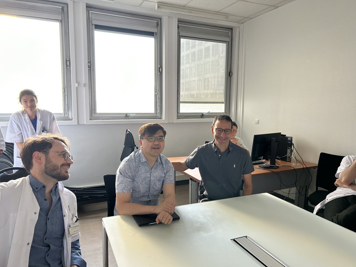BPeyronnet's tweet image. You do not get to host the master of #urorecons everyday! Thank you so much @lee_c_zhao for visiting @CHURennes. Fantastic for our team to learn from you. Keeping up the collaboration and friendship with @NYUUrology ! See you #EAU2024 Paris🇫🇷 to move robotic #urorecons forward