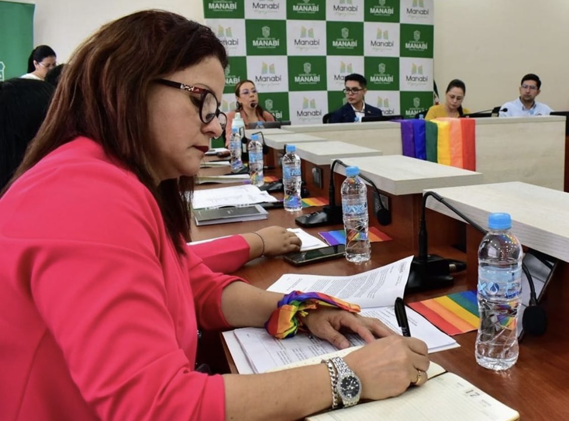 crisland1's tweet photo. Presente en la socialización del proyecto de ordenanza provincial #LGBTI en #Manabi 👏🤗🏳️🌈🏳️⚧️
Muy emocionado de ver una @PrefecturManabi comprometida con el cumplimiento de los derechos y ara todos y todas @Somosfai_Ec
#PowerGay
#InvisiblesNuncaMas https://t.co/gQfN6qNQqp