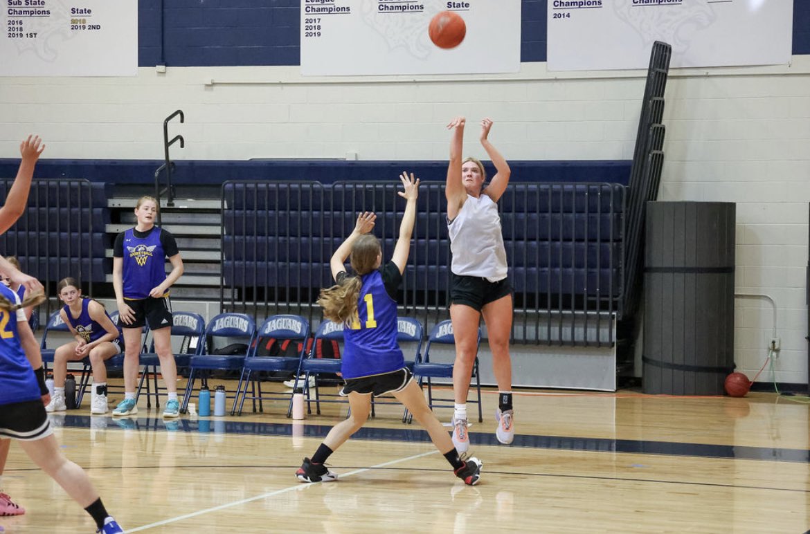 ShotClockSD's tweet photo. We start off with our Shot Clock Showdown Tournament Moments with @bvnw_girlshoops ‘s Sr. Ella Burvee, showing off the form with a great 3pt look here! BVNW went on to win🏆 Year 1 of the Shot Clock Showdown! https://t.co/5rHXvVbFZp