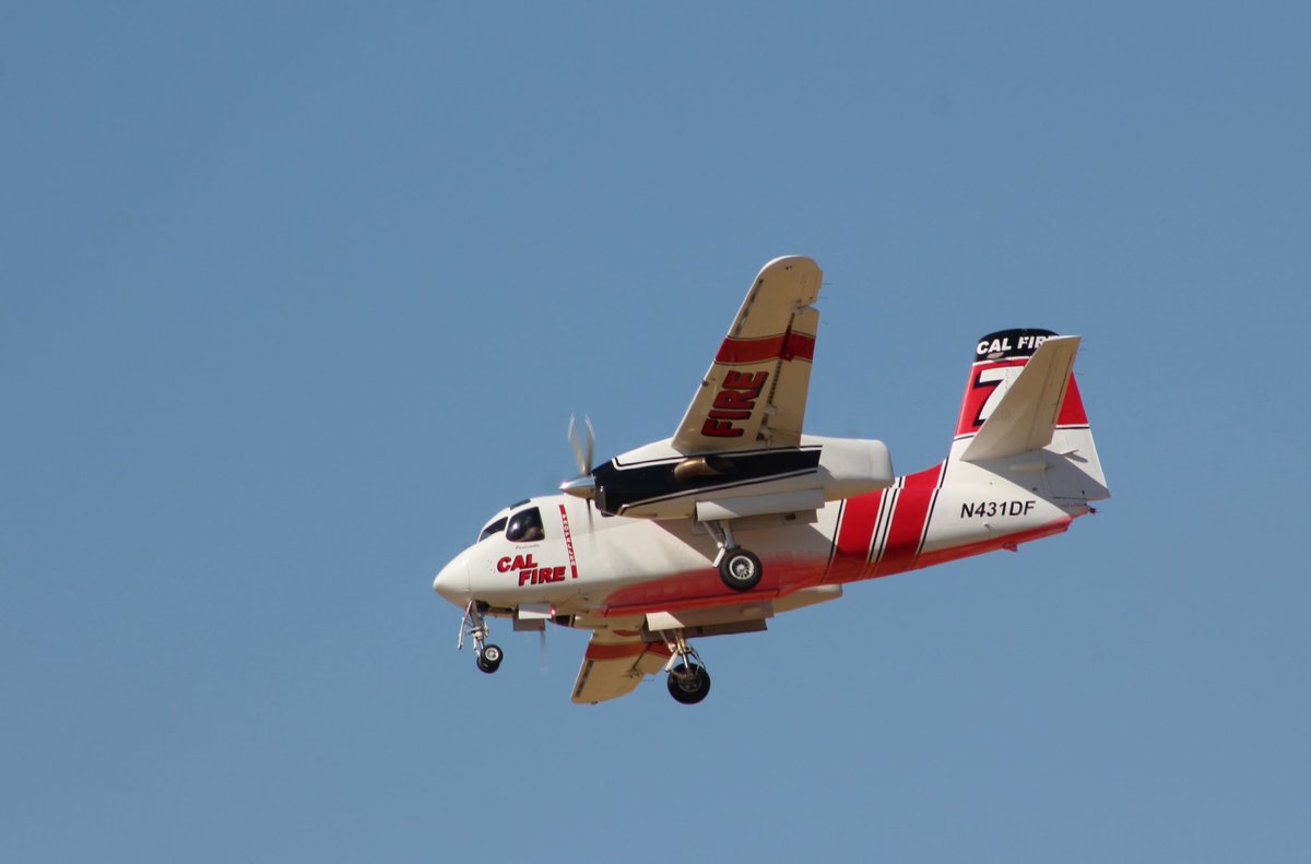 #aerialfirefighting #whiskeyFire @CAFireScanner Neptune Aviation Tanker-03 & CalFire Tanker-76 & Tanker-78 on final approach into US Forest Service Air Attack base at KFAT airport from working the Whiskey Fire