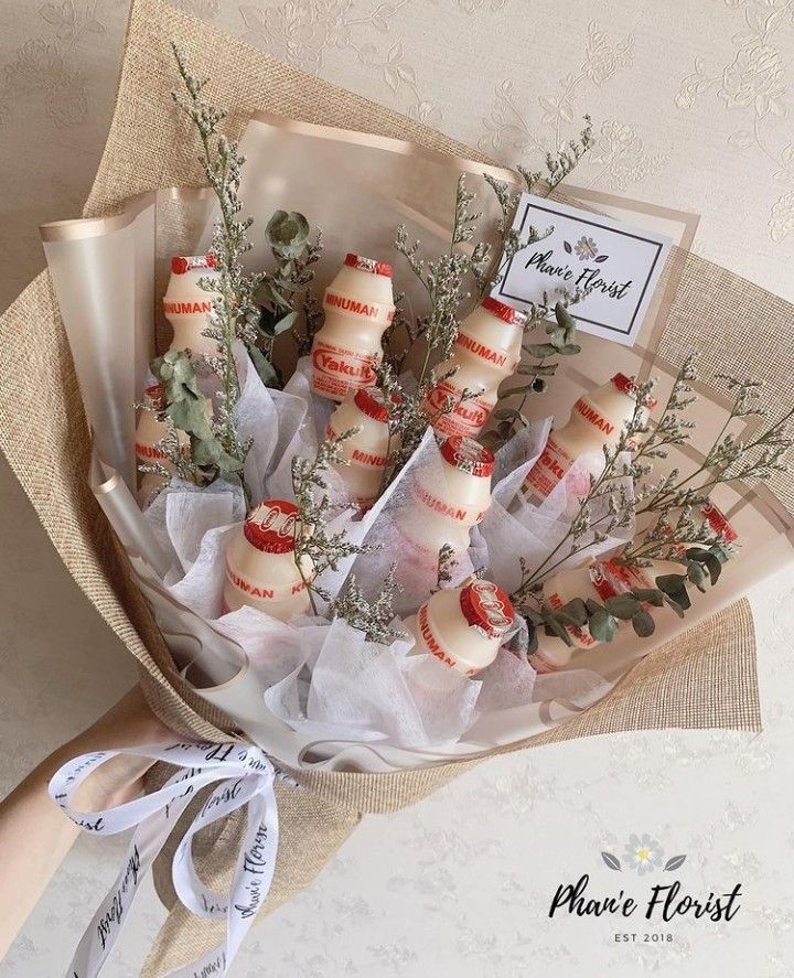 asik asik. selamat satu bulanan kak usok sama kak randa. semoga bahagia selalu sampe lrp atau kalo lrp sulit, ya kira kira sampe dunia ga punya internet biar ga bisa rpan.