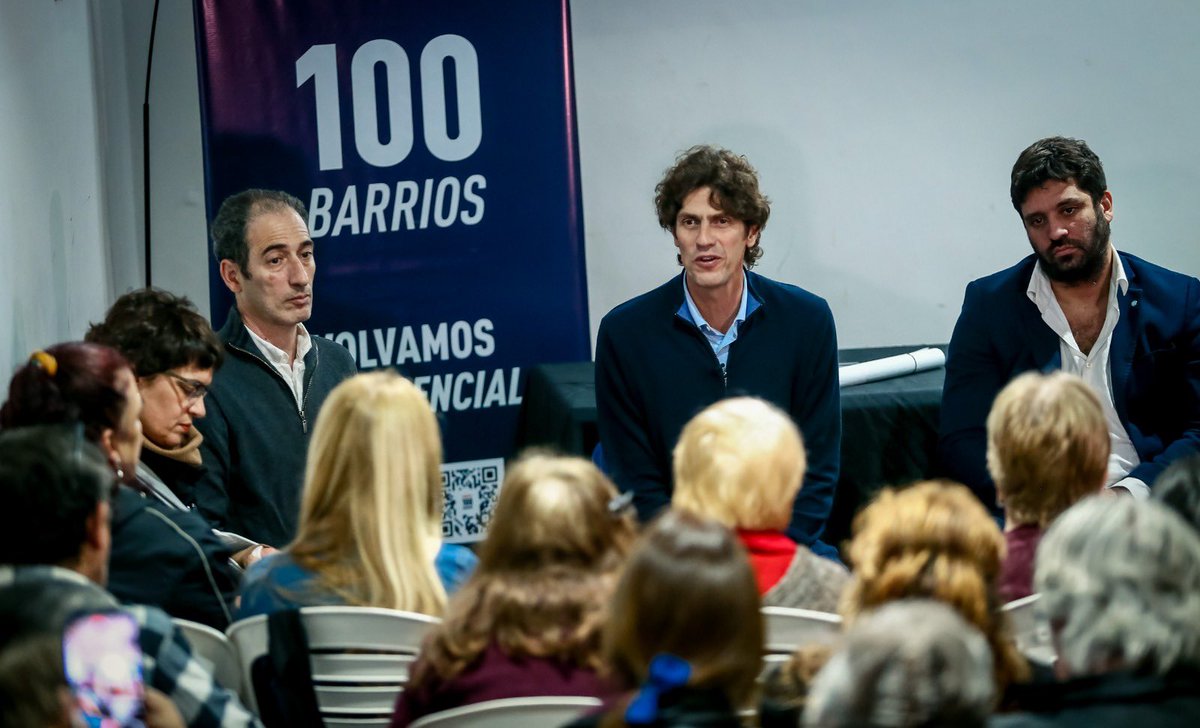 Charlamos con vecinos y comerciantes en Flores. Escuchamos sus problemas en materia de educación, desigualdad, adicciones e inseguridad.

Vamos a incorporar más policías en la calle y les daremos todo el equipamiento necesario para que nos puedan cuidar con las mejores