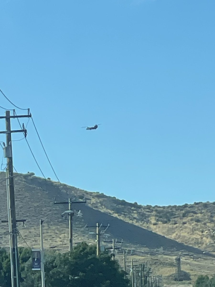 ImIntoFires's tweet image. CORRECTION-AA advises this is 15-20 acres wit moderate rate of spread a little bit of spotting in front of the retardant line. #PeterIC #PeterFire