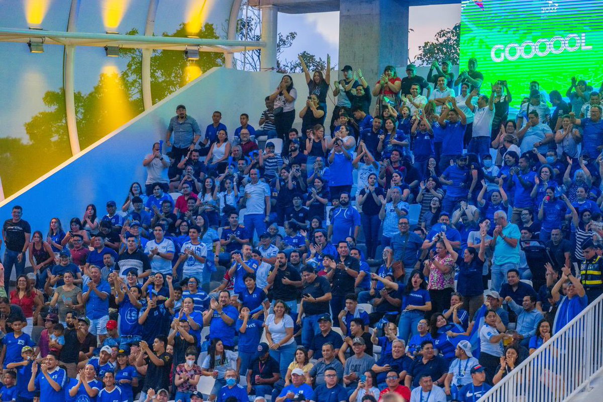 PresidenciaSV's tweet photo. FINAL DEL PARTIDO: 🇸🇻 7 - 1 🇹🇹

¡Gracias por llenarnos de alegría y orgullo, @SelectaPlayera! 💙

#EsMomentoDeTrascender https://t.co/vCYhi1Hm16