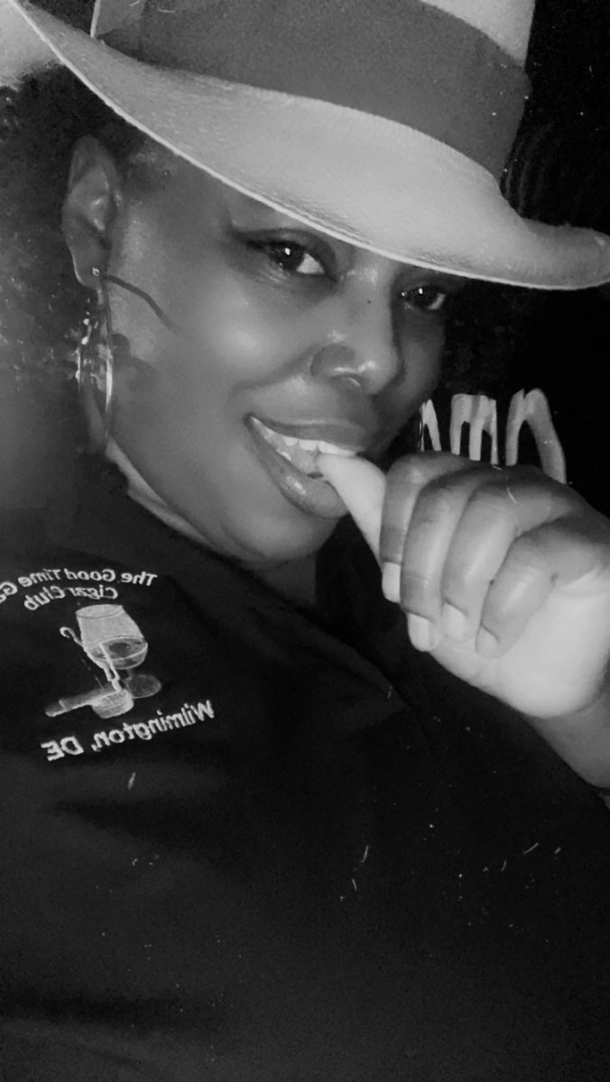 mscoates83's tweet photo. This look drives men crazy… #TootsieRoll #GoodTimeGang #LookIntoMyEyes #CigarLife https://t.co/QSbpkHuIbJ