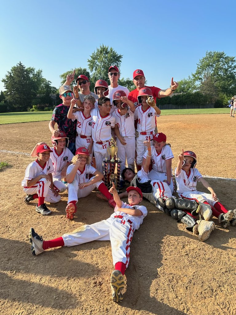 RivRocketsBBall's tweet photo. Rockets 10u brought home the Northbrook 4th of July Tournament Championship! Way to go! https://t.co/Kv9HCJg11p