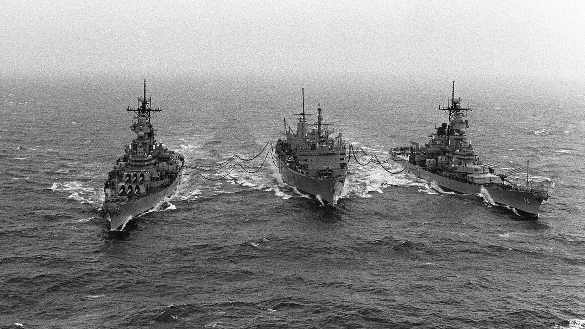 Boneyardsafari's tweet image. Here is USS Sacramento AOE-1 conducting underway replenishment with the battleships USS Missouri BB-63, left, and the USS Wisconsin BB-64, right, during Operation Desert Shield.  Interesting the relationship between all three ships. #aoe1 #bb63 #bb64 #usssacramento #ussmissouri