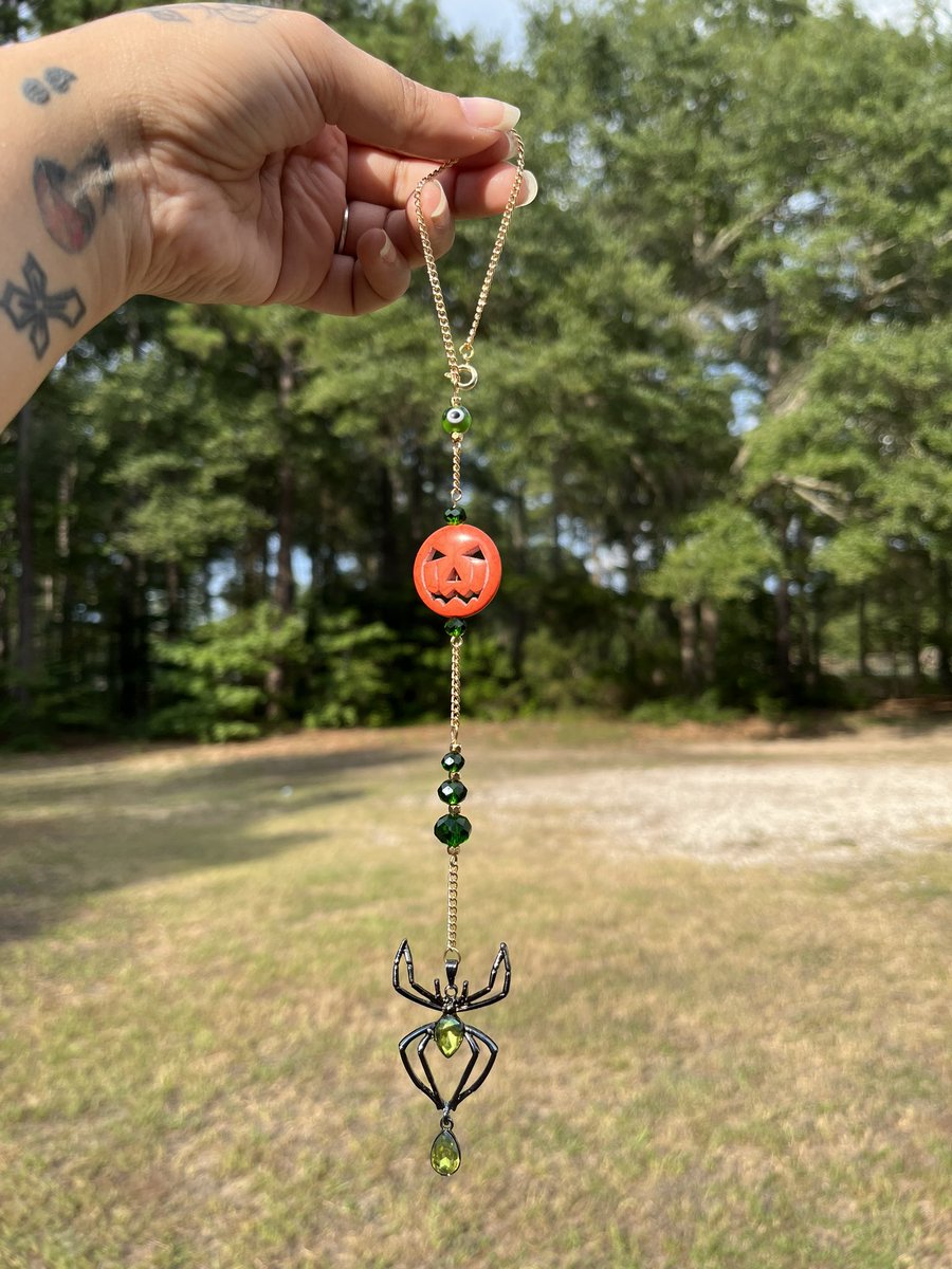 🎃Spooky szn is only 120 days away!
💜Get these cute unique purple ghost for only $15 shipped!🤩
💚Get this cute one of a kind car decor green spider sun catcher for only $25 shipped!🤩
👻RETWEET TO SHOW SUPPORT👻