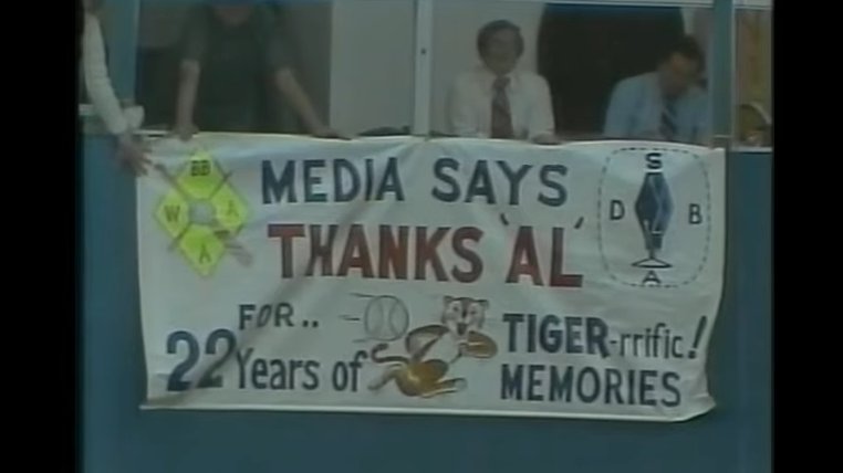 RT @IffyTheDopester: The Detroit baseball media thanks Al Kaline in 1974 with this sign at Tiger Stadium. https://t.co/QgaPGAOFGv