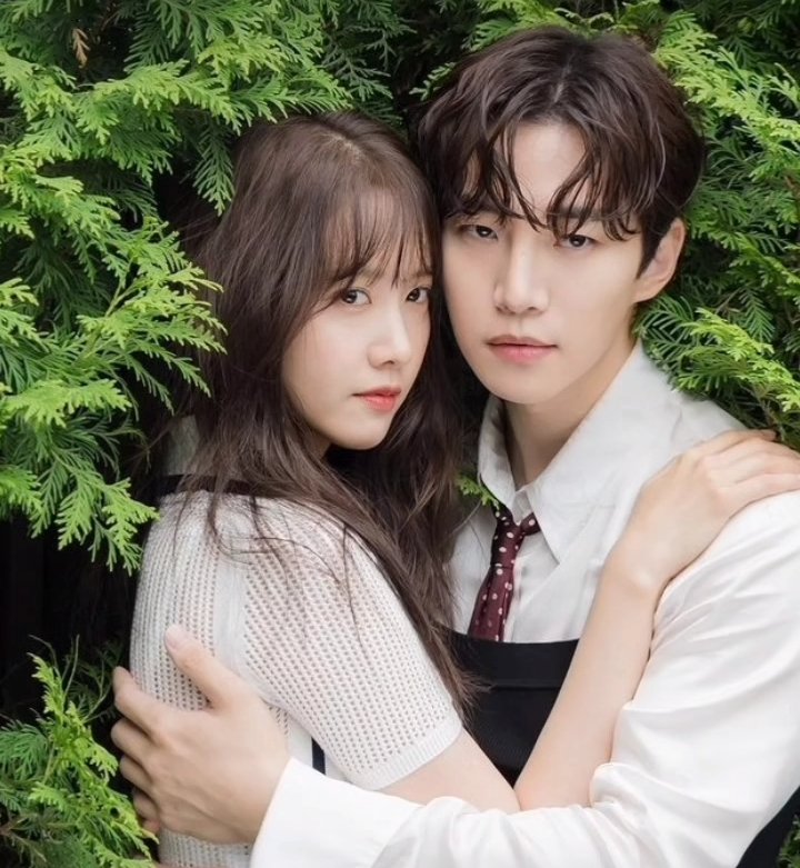 DailyKoreanU's tweet photo. Real relationship of Yoona and Lee Jun Ho! #YoonA #LEEJUNHO #KingTheLand 
Watch here👇👇👇
https://t.co/MPTmkMVGpi https://t.co/QpEgudfx0x