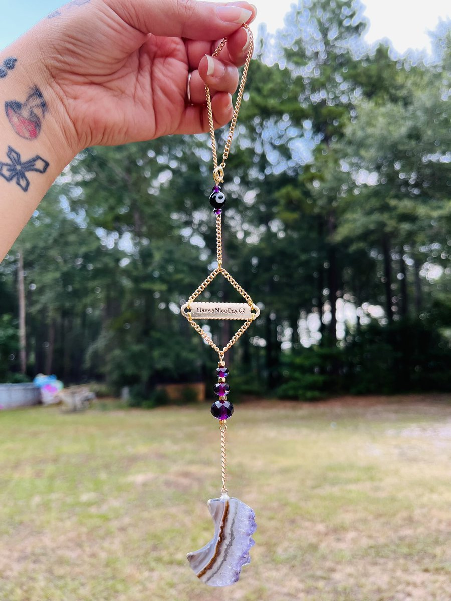 🤩CLICK FOR FULL VIEW🤩
- new new car decor sun catchers! -
💙EvilEye / Ojo only x2 available 
$16 each or both for $27!(:
🐚EvilEye w/ shell $18!(:
🍄EvilEye w/ Agate slice $16!(:
💜EvilEye / Amethyst moon w/ 
“Have a nice day (:” $25
🎉RETWEET TO SHOW SUPPORT🎉