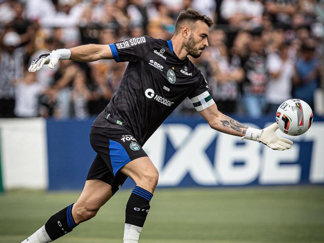 🔎 Gabriel Vasconcellos (30 anos) é o goleiro com mais assistências na nossa base de dados desde a temporada 21/22. 🎩👏

3 - 🇧🇷 Gabriel Vasconcellos (Coritiba e Lecce)
3 - 🇮🇹 Marco Carnesecchi (Cremonese)
3 - 🏴󠁧󠁢󠁥󠁮󠁧󠁿 James Trafford (Bolton)
3 - 🇪🇸 Pau López (Marseille)