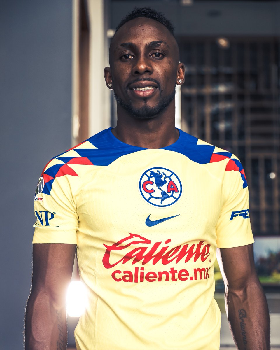 ClubAmerica's tweet photo. ¡Qué elegancia tiene el plumaje de un Águila! 🦅
#QuiñonesÁguila https://t.co/VIE1nCoFTU