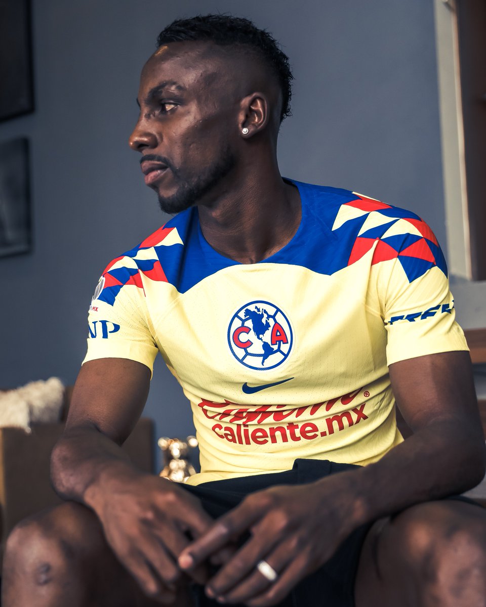 ClubAmerica's tweet photo. ¡Qué elegancia tiene el plumaje de un Águila! 🦅
#QuiñonesÁguila https://t.co/VIE1nCoFTU