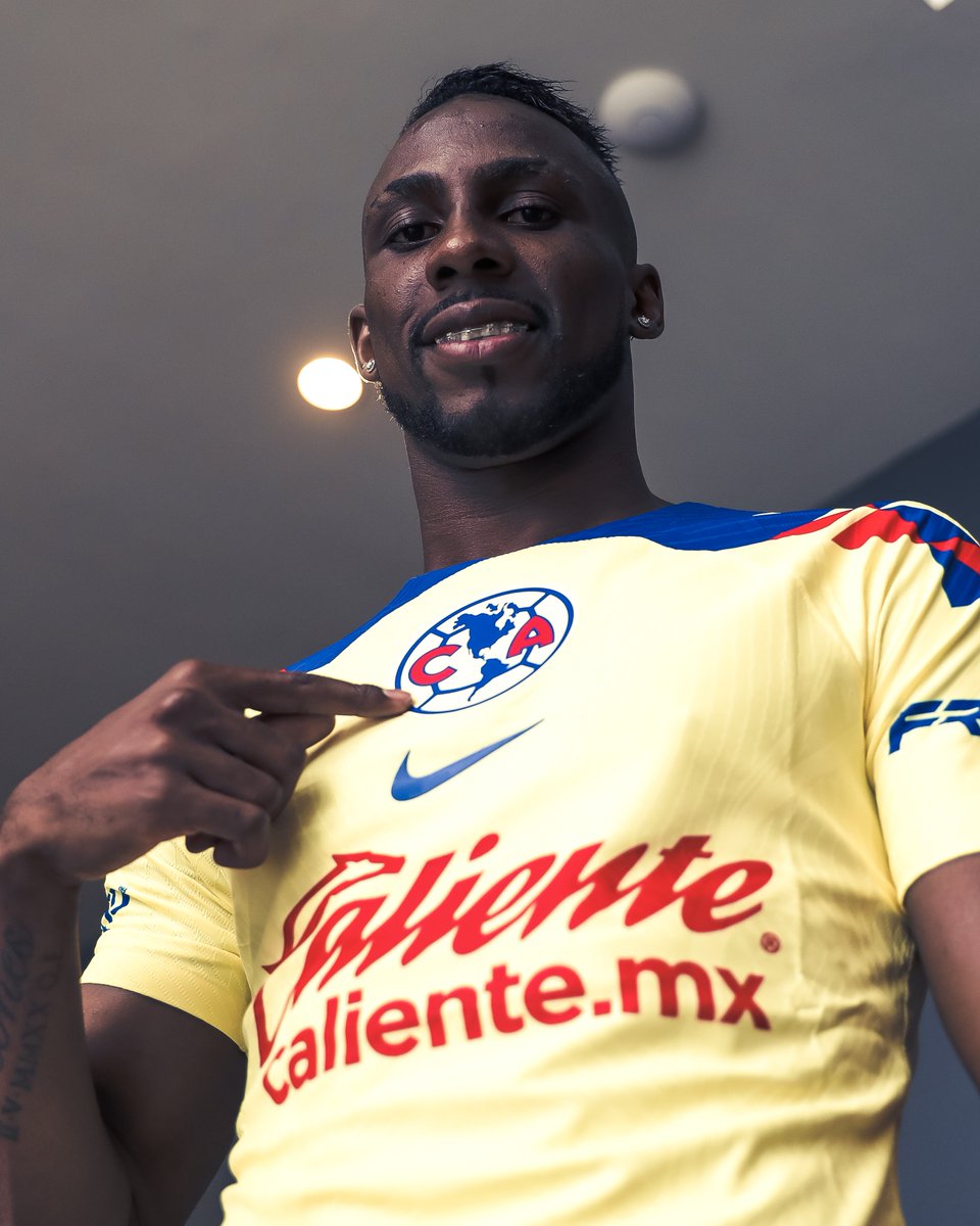 ClubAmerica's tweet photo. ¡Qué elegancia tiene el plumaje de un Águila! 🦅
#QuiñonesÁguila https://t.co/VIE1nCoFTU