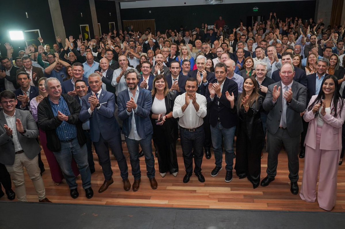 Acompañando a nuestro candidato a presidente <a href="/SergioMassa/">Sergio Massa</a> junto al gobernador <a href="/herrerayflia/">Oscar Herrera Ahuad</a> y los candidatos a legisladores 
nacionales de #InnovaciónFederal en la presentación de sus espectaculares ideas y propuestas para la provincia con una agenda verdaderamente federal. 💪🏻