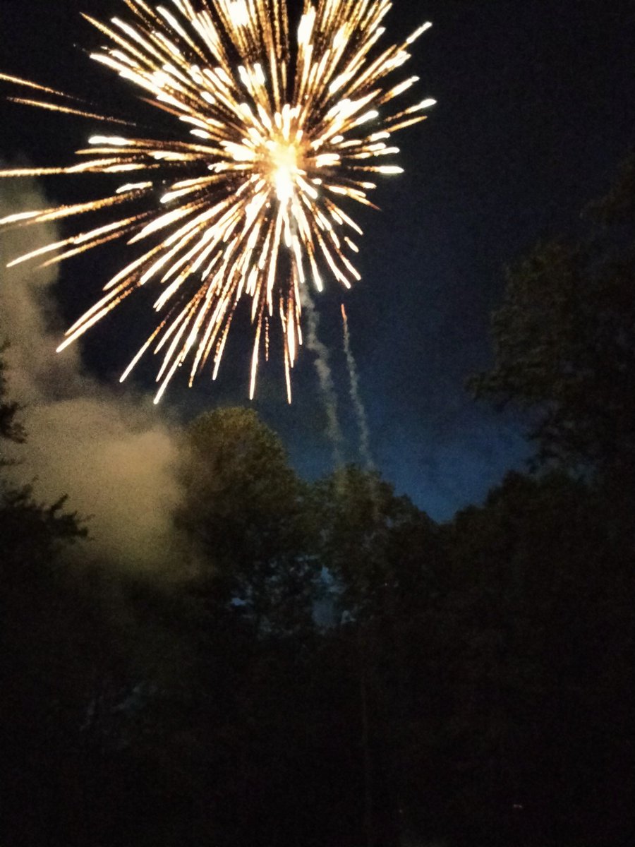 LivingUnited's tweet image. Happy Fourth of July on #July3rd 🇺🇲🎆🎇