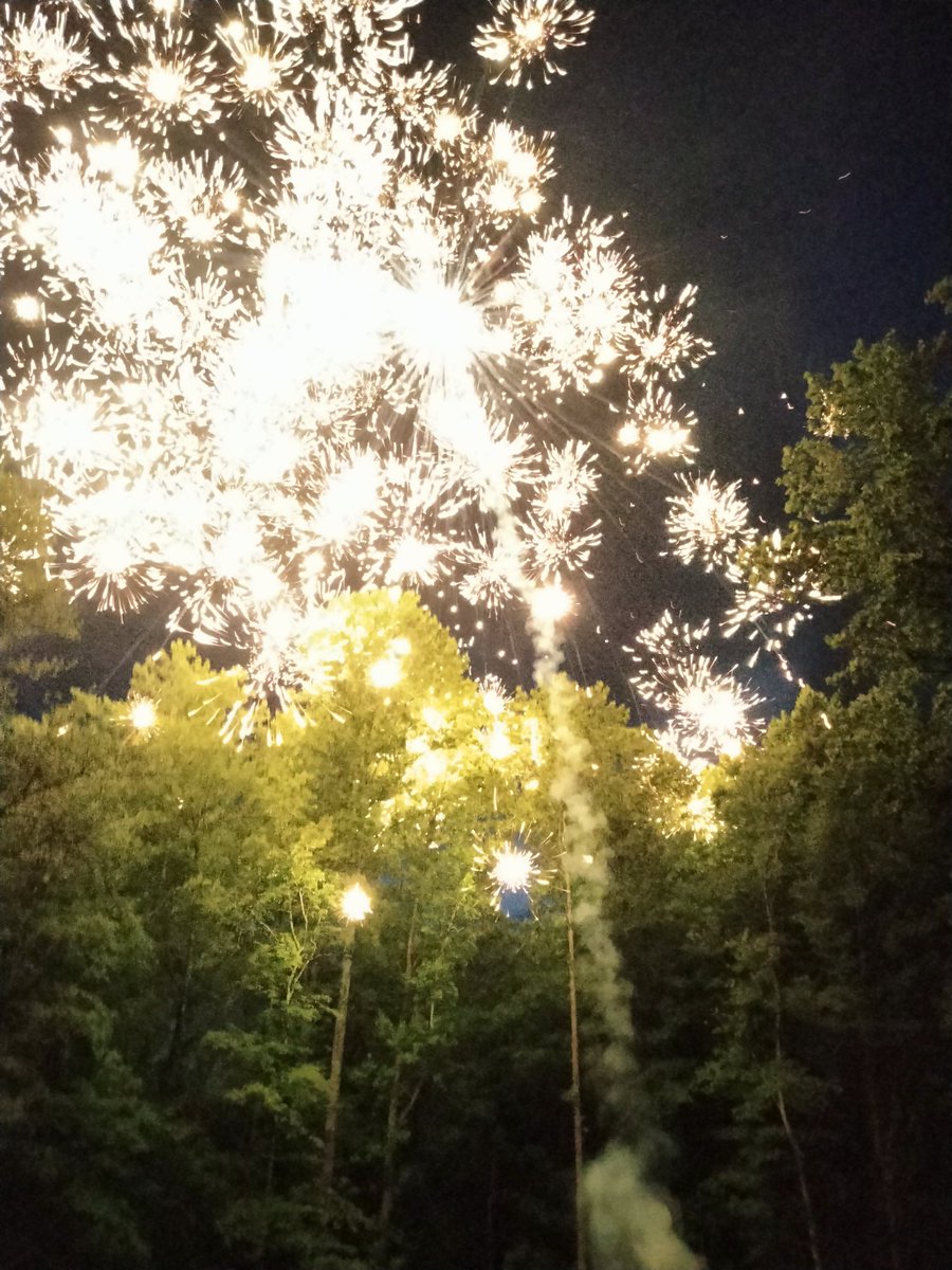 LivingUnited's tweet image. Happy Fourth of July on #July3rd 🇺🇲🎆🎇