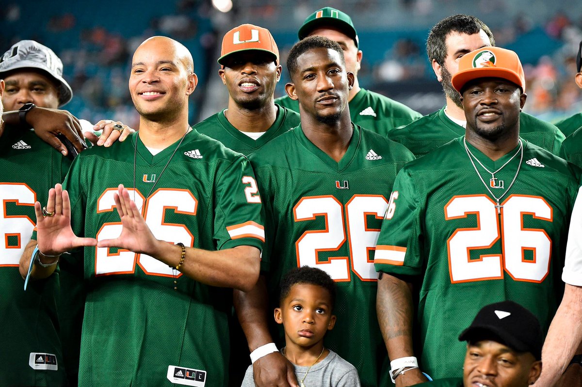 MikeLangleyFL's tweet photo. @barstoolsports @UnnecRoughness #UAlreadyKnow #ItsAllAboutTheU https://t.co/a2ZhnZF9Cp