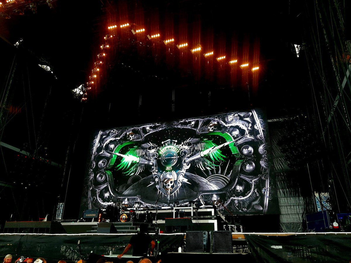 kseniavyazovsky's tweet image. take me down to the paradise city!!!!!!