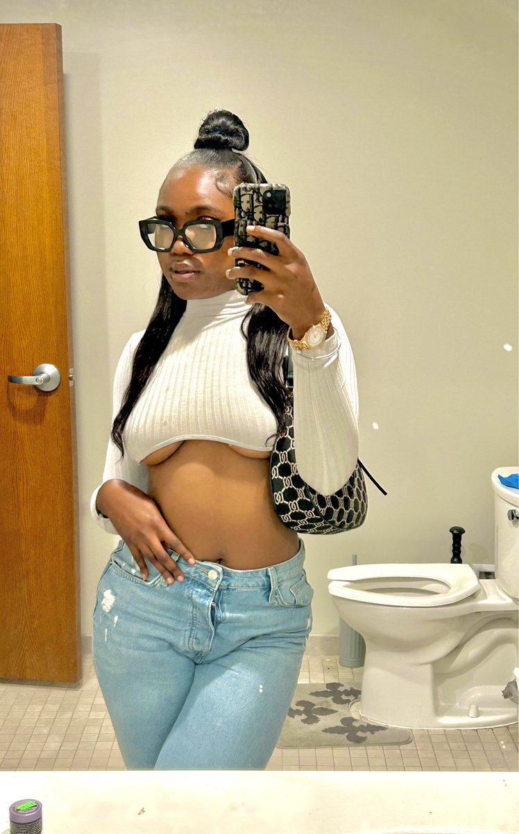 _jackiejenkins's tweet photo. Pretty girls love mirror pics. https://t.co/BlHfIU1ERw